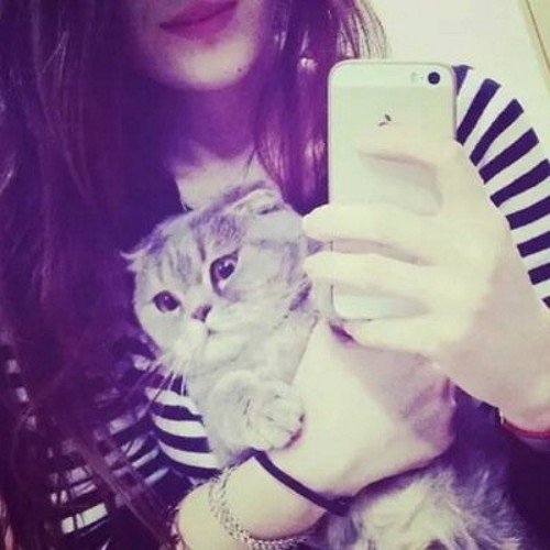 LoverShairi's profile picture. 19 | Student | Struggling to make my heart and mind work together.