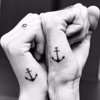 Mi cuerpo es mi diario y mis pequeños tatuajes son mi historia. Te doy las mejores ideas para caer en la tentación. Mi piel, mi cuerpo, mis tattoos.