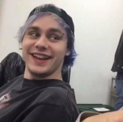 hey sweetie can u pls give rt on the link below and tag michael clifford? i love u thanks :-)