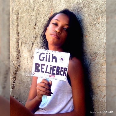 Esse e o Twitter do meu canal Giih Belieber vídeos todas quartas e sabadão. snap:bluegislaine , Insta:Gislaine.drew