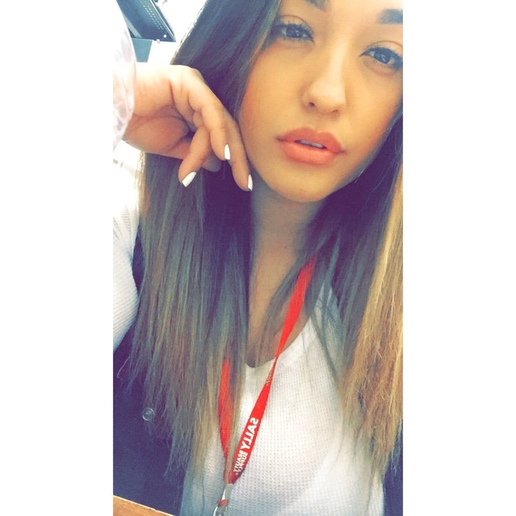 Barbeedotcom's profile picture. Hairstylist / full time hustler  music is good for the soul .I'm the chick with the kicks,she's fly in her nikes 
 Contact : dotcomb@hotmail.com