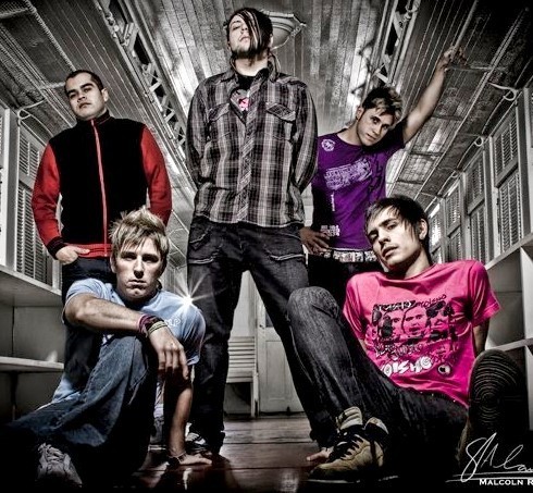 Somos o Street Team da banda gaúcha @Area_Restrita. E você, já ouviu Área Restrita hoje? http://t.co/RLmOAuYc1P