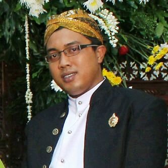 Suro diro joyoningrat lebur dening pangastuti