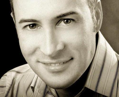 Husband, father, worshiper, writer, british, living in the USofA.