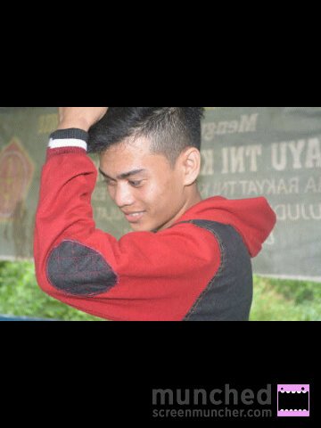 gua sangat suka dengerin musik, tpi gua ga bisa mainkan alat musik ya.... It's oke INDONESIA