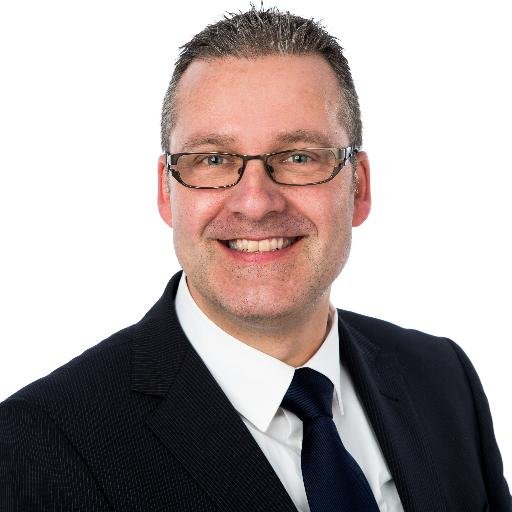 Getrouwd met mijn rots in de branding Inge.
Vader van Niels, Sven, Indi.
Interim-manager
voorzitter volleybalver.
volleyballer, autoliefhebber