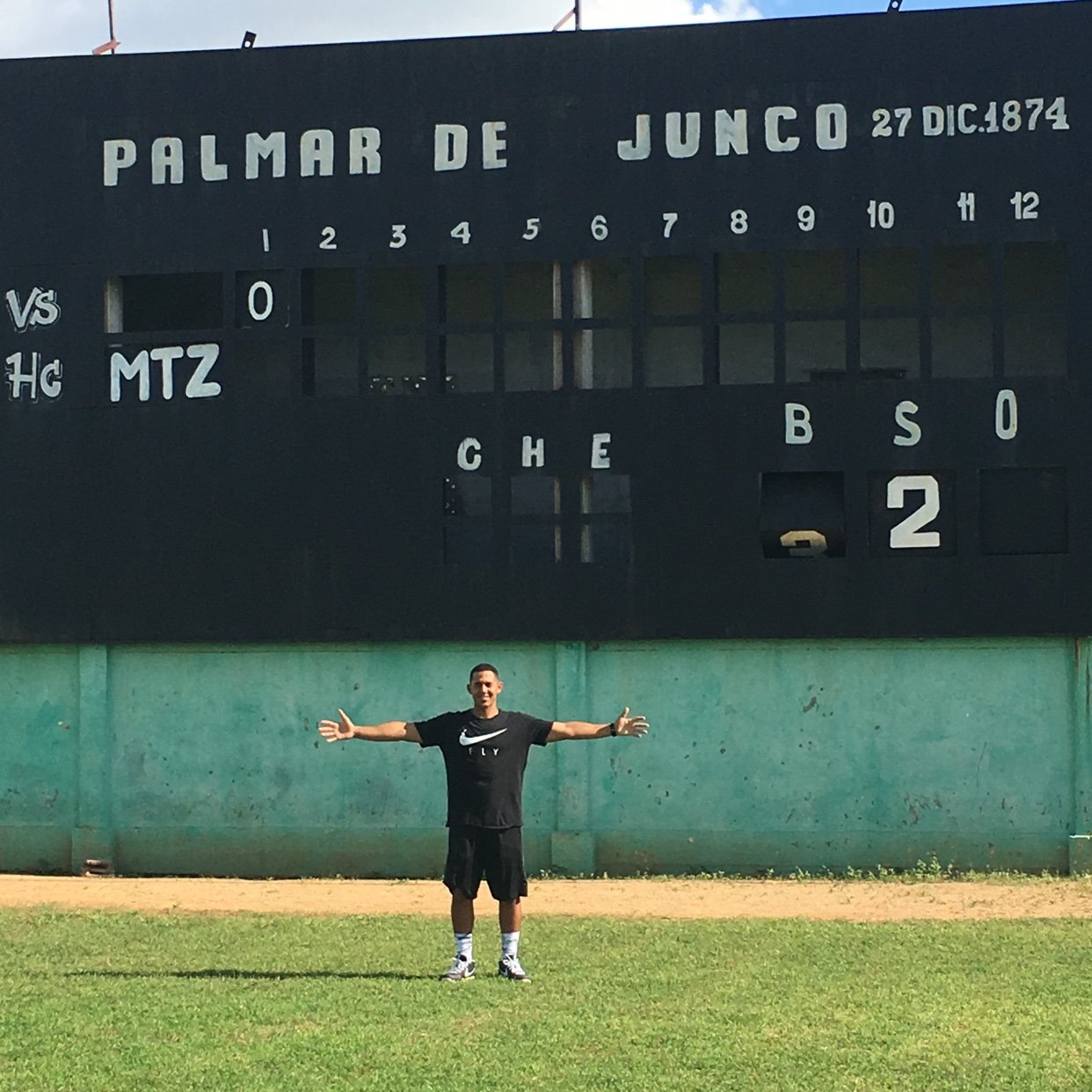 Just a kid from Miami 3️⃣0️⃣5️⃣ 🇺🇸🇨🇺 @Dbacks Man on a mission following my Vision#pa'lante #columbusexplorer#miamihurricane#sneakerenthusiast