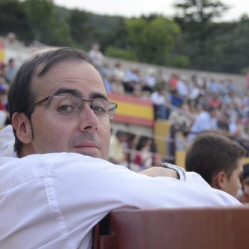 Concejal del @AytoNavacerrada por PdN, redactor en Aquí en la Sierra, Taurino, Apoderado, amante de las tradiciones. Me gusta la opera. Pasión por mi padre.