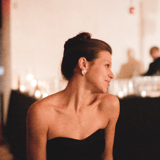 emerifetzer's profile picture. here for the laughs