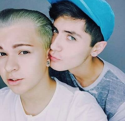 •Damilo lovers•
♡Todos tienen derecho a amar ♡ no importa si no es del mismo sexo, por eso apoyo a Damilo @camiloelzoi @_davidmontoya_