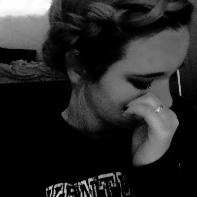 geneva_haylee42's profile picture. don't judge or die doing it  I don't sing cause everyone else does,I do it because it's the only thing that lets me breath and be myself .  HOUSSIEN