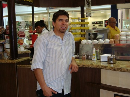 Quem reclama que tem muita coisa a fazer ou é preguiçoso ou é carente buscando atenção. Demita-os e lhes dê todo o tempo do mundo