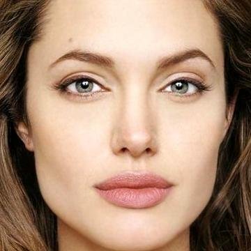 Welcome to the official fan page of the most stunning and beautiful actress in the world Angelina Jolie. ❤