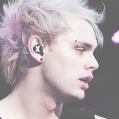 sorryimmukexaf's profile picture. Four boys from Australia make my life worth living ~saw ALL TIME LOW 5/13/15~ https://t.co/hvsexvhfmA