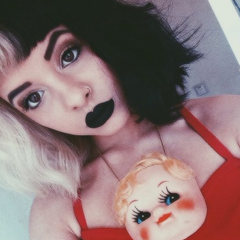 whodollhouse's profile picture. 