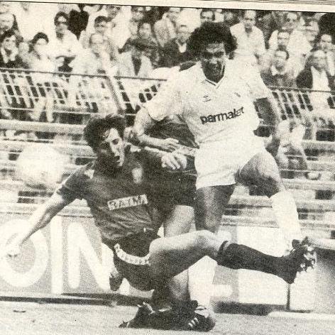 Ex- jugador profesional de fútbol. Rayo Vallecano, R.C.D Mallorca. Real Racing Club Santander. C.E. Sabadell.