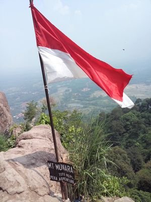 Kesabaran tidak berarti menunggu takdir hidup untuk menyelesaikan masalah atau menyerah kepada tirani kesukaran hidup.