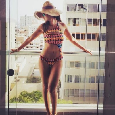 Bienvenidos al Ejercito de la modelo y empresaria @arizaga_a Super querida por todos, con un enorme talento q la hizo incursionar en el mundo televisivo ♥ ☮