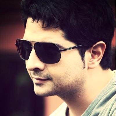B'day 24-April.crazy die hard fan of @_karanmehra love his superb smile n cool n awsm style.his jodi《♡》with @nisharawal is like they r cutest love birds ever♡☆♡
