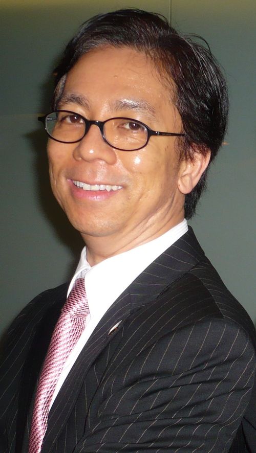International business coach advising people on how to start their personal business in the anti-aging market.
