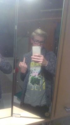 HeusmannLasse's profile picture. 19 || Metal || Rap || Alcohol || Life