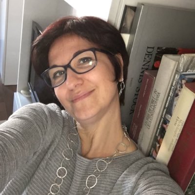 Freelance journalist skilled in strategies and techniques of printed and visual communication