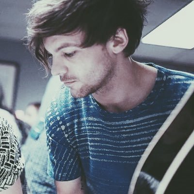 loooouey's profile picture. aye