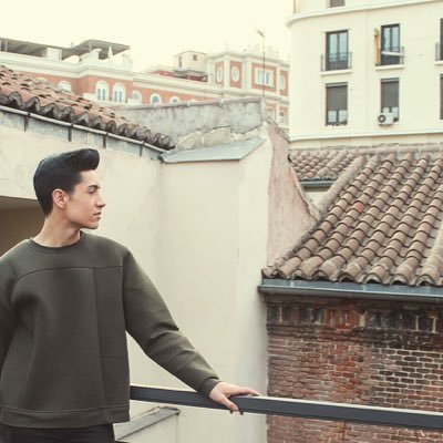 adriclickaqui's profile picture. ⚜ Vintage. It boy. Comunicación, estilismo, fotografía & fashion design. Instagram: Mrtnz_adrian ⚜