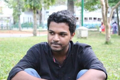 മാർക്ക്സിസ്റ്റ് സൈദ്ധാന്തികൻ. പ്രഖ്യാപിത ബുദ്ധിജീവി. അവാച്യ അന്തർമുഖൻ. അനിഷേദ്യ ഭയങ്കരൻ.