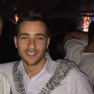 AntonioFerrara0's profile picture. Non c'è niente di più involutivo, nocivo e vergognoso, per il genere umano, della frase: Tanto son tutti uguali