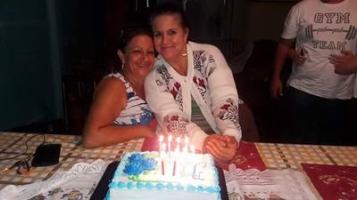 roses_luisa's profile picture. 