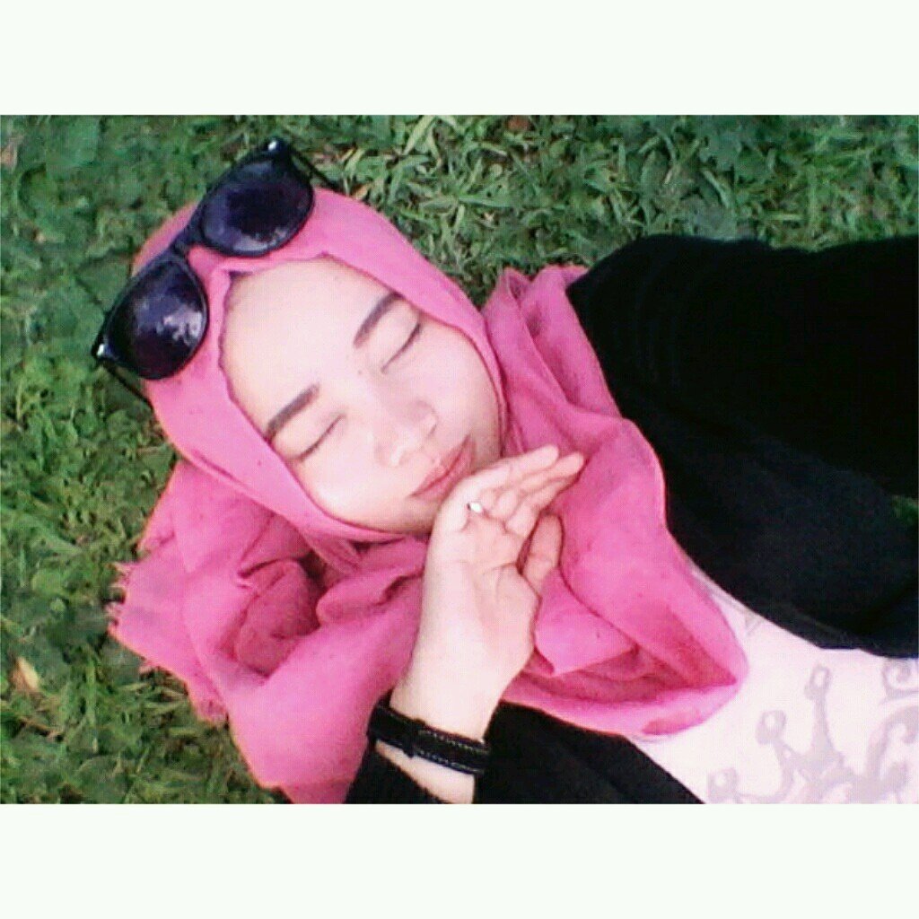 HildaKhalida's profile picture. The key for a happiness is when you
thankful for the grace that God has
given.     IG: Hildakhalida Path: Hilda Khalida