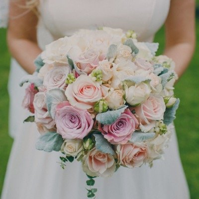 We are award-winning wedding flower specialists providing London and the South East with beautiful, billowy, blousy blooms & dreamy bridal floral creations.