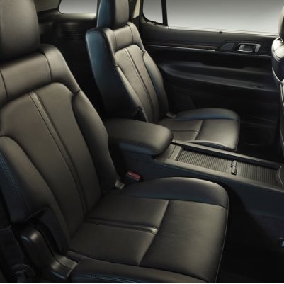 Call 24/7 to book your wedding limo, airport pick up or drop off, SUV, group travel, corporate travel and more!