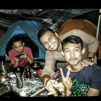 rudi_santoso29's profile picture. humoris
suka bcanda,
cemburuan dikit.
Aries
IG : @rudi0329 
sahabat, gitar, pacar...??