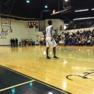 Point guard for Nederland high school #savage life never give up on your dreams I would never leave my brothers ! 4|5 the team