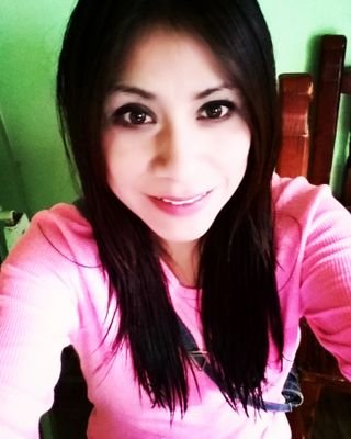 Idealista, soñadora,dibujante a ratos libre,loca, impulsiva, con obsecion al orden en esta mi vida vuelta un caoz.... dulce's simple...