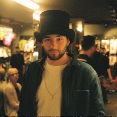 charliewh94's profile picture. 