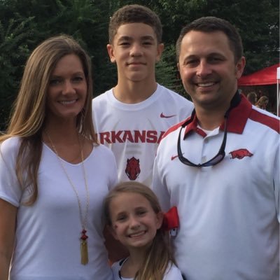 Husband to a beautiful wife, father to two great kids! Love listening to country music, hunting, fishing, #WPS #GoHogs, Yankees, and whoever my son plays for!