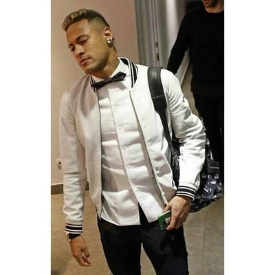 Meu coração, sem direção, voando só por voar, sem saber onde chegar, sonhando em te encontrar. @neymarjr ♥ ♥ ♥ ♥ RETRIBUO QUE SEGUIR @ClubeFollowBack.