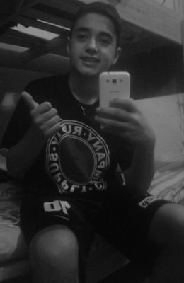 NavarreteChiky's profile picture. Todos mis deseos te los llevaste hoy y ya nada existe después de vos...