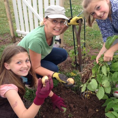 Patterso15Clare's profile picture. Gardener for lovely people only. Plant lover, allotmenteer, Mum of 3, LFC, Katumbista