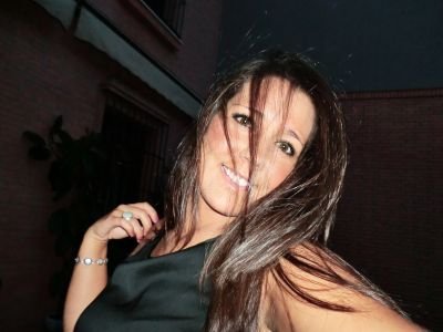 Luciarg32's profile picture. Hay un músico que escribe uno da lo que recibe...