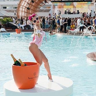 Enjoy the moment!
Take your time!
Party hard!