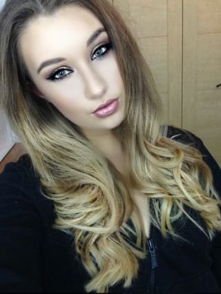 ✨Instagram: MarissaPowney❤
MakeUp Artist❤
Makeup instagram:MarissaCharlott