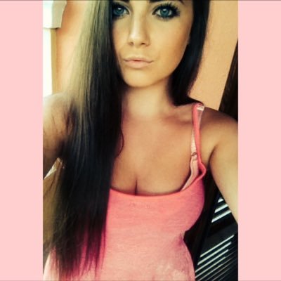 ashleyboo81496's profile picture. single life ✌️  just trying to get high and party