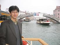神奈川の大学勤務の教員．