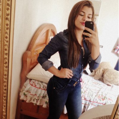 VaniaGuzman_24's profile picture. 