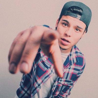 Ayudamos a conseguir el follow de @villalobossebas activa las notificaciones para saber cuando él esté on y como conseguir su follow.(355 sueños)☺(10/04/15)