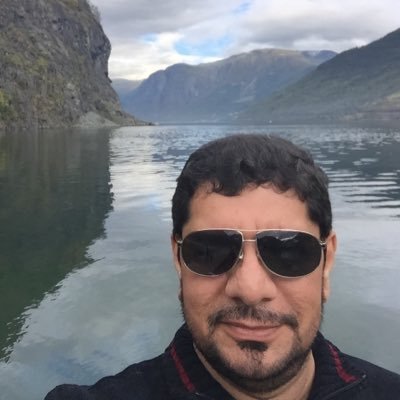 متحرر من قيود هذا الزمان .. منطلق في سماء حرية المكان .. عاشق ولهان .. محب للوطن .. لا أغرد!! .. Instagram : @sshaheen1 / Snapchat: ssshaheen1